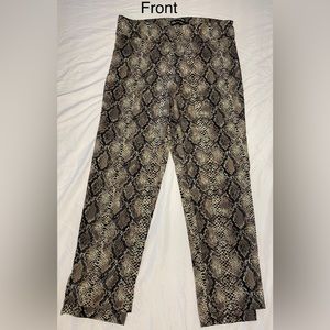 ESTELLE & FINN Step Hem Ankle Pant in snake skin print 
Size: 6